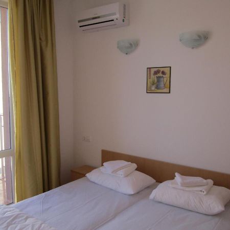 Guest Rooms Venera Primorsko Exterior photo