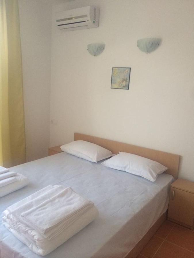 Guest Rooms Venera Primorsko Exterior photo