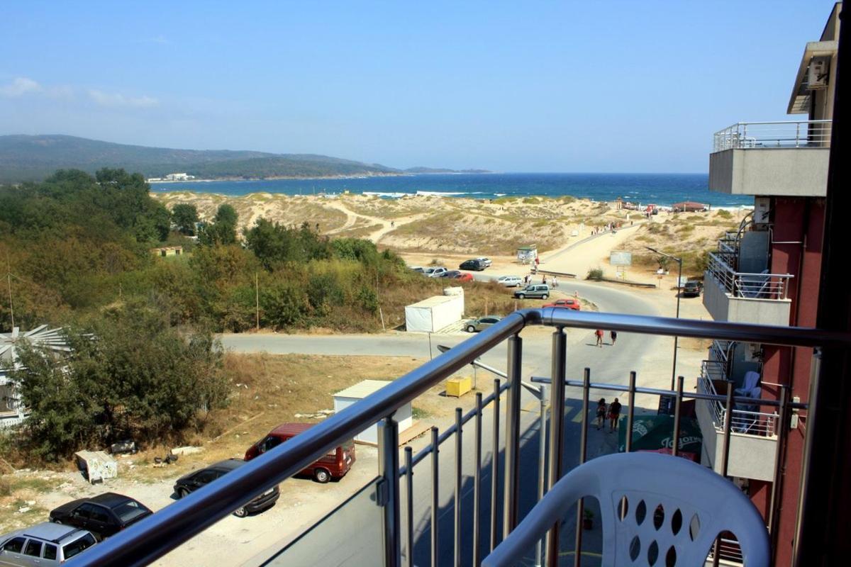Guest Rooms Venera Primorsko Exterior photo