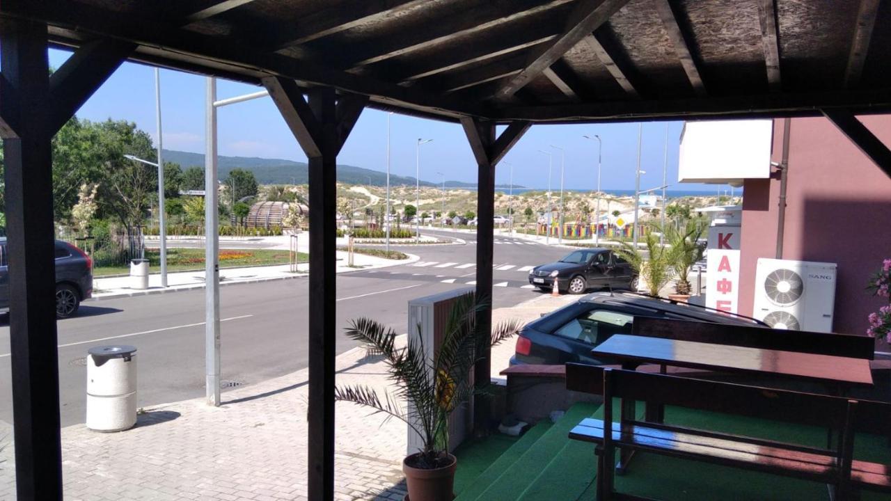 Guest Rooms Venera Primorsko Exterior photo